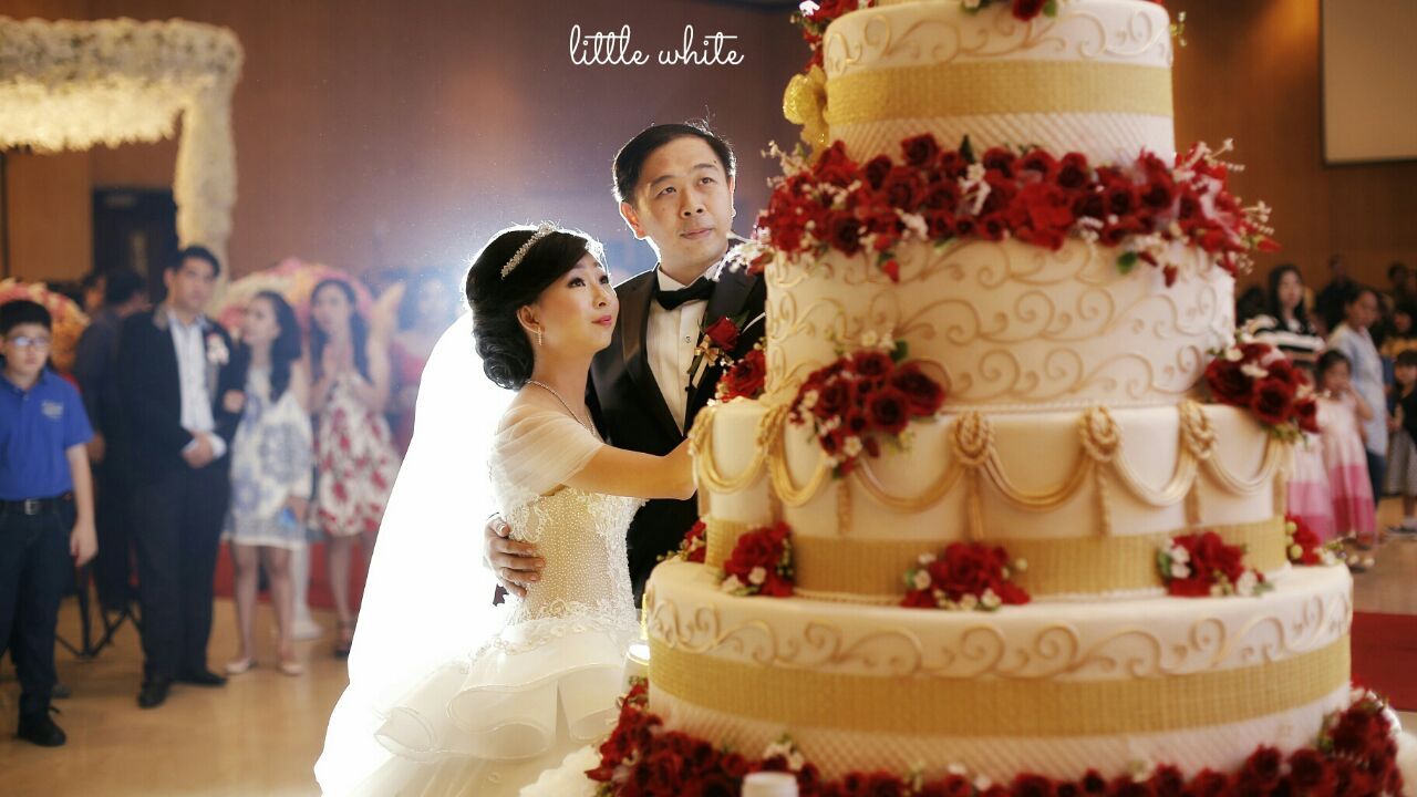 Cutting Cake